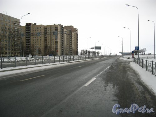 Перспектива реконструированной Мичманской улицы на участке от улицы Кораблестроителей в сторону нового пассажирского порта. Фото 1 марта 2013 г.