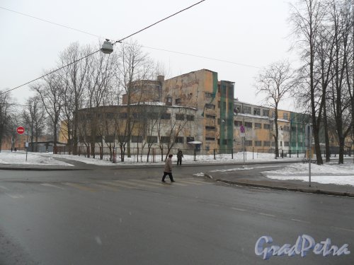 Турбинная ул., дом 13. Угол улиц Турбинной и Оборонной. Фото март 2013 г.