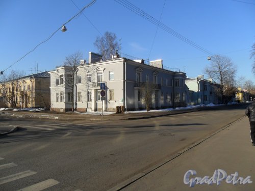 Промышленная ул., дом 26. Угол улиц Промышленной и Севастопольской. Фото апрель 2013 г.