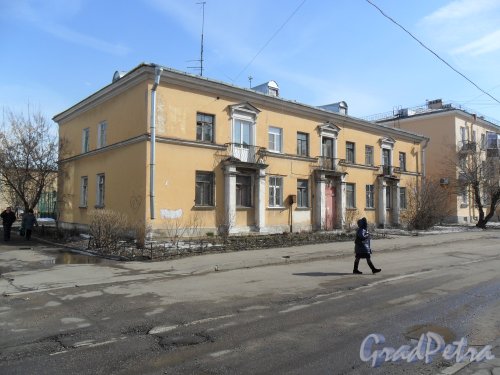 Улица Косинова, дом 6. Фото апрель 2013 г.