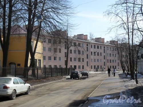 Улица Косинова, дом 14, корпус 1. Фото апрель 2013 г.