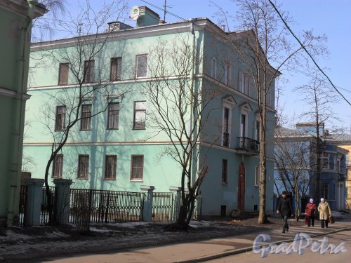 Улица Косинова, дом 13. Фото апрель 2013 г.