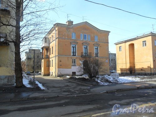 Улица Косинова, дом 7. Фото апрель 2013 г.