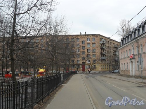 Улица Трефолева, дом 17. Вид со стороны улиц Турбинной и Зои Космодемьянской. Фото апрель 2013 г.
