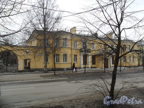 Улица Белоусова, дом 10. Фото апрель 2013 г.