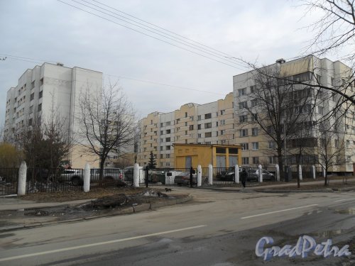 Турбинная ул., дом 35, корпуса 1 и 2. Вид со стороны улицы Белоусова. Фото апрель 2013 г.