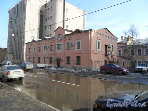 Улица Зои Космодемьянской, дом 28.  Фото апрель 2013 г.