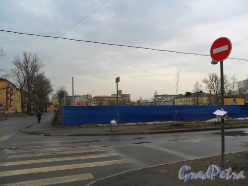 Улица Севастопольская, дом 9, литер А. Строительная площадка. Вид со стороны улицы Гладкова. Фото 13 апреля 2013 г.