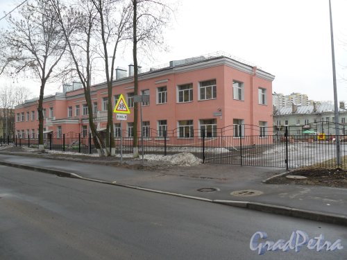 Улица Севастопольская, дом 11. Фото 13 апреля 2013 г.