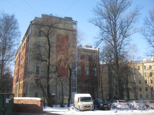 Диагональная ул., дом 10. Общий вид здания со стороны дома 1 по ул. Харченко. Фото 10 марта 2013 г.