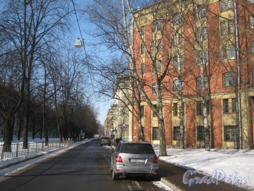 Диагональная ул., дом 10 (справа) и перспектива Диагональной ул. в сторону Лесного пр. Фото 10 марта 2013 г.