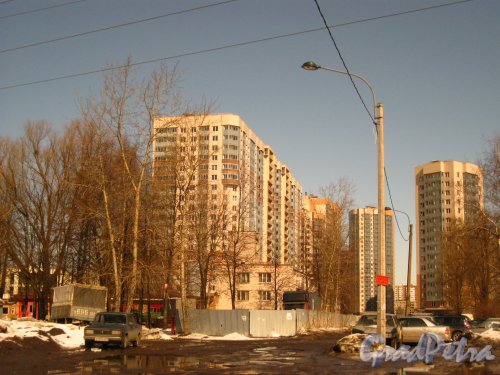 Гжатская ул., дом 22. Общий вид жилого комплекса «Орбита». Фото 13 апреля 2013 г.