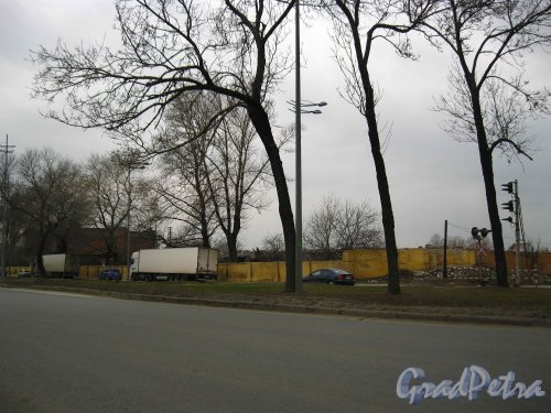 Черниговская улица, дом 15. Вид на участок с Лиговского проспекта, после сноса всех построек. Фото 23 апреля 2013 года.