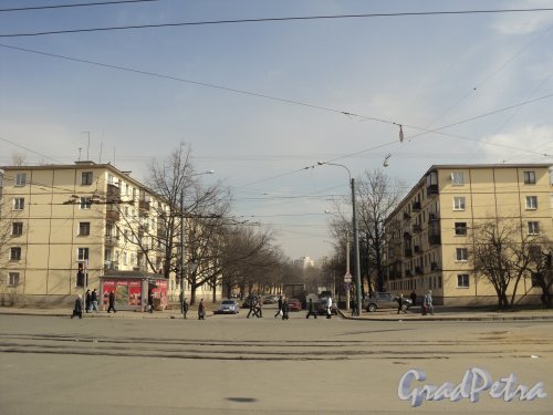 Перспектива Таллинской улицы от Новочеркасского проспекта в сторону проспекта Шаумяна. Фото апрель 2011 года.