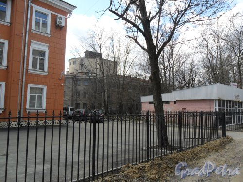 Улица Виндавская, дом 2. Вид дома со стороны Межевого канала. Фото апрель 2013 г.