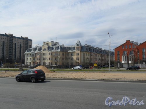 Парашютная улица, дом 15. Вид дома с улицы Репищева, с северной стороны. Фото май 2013 г.