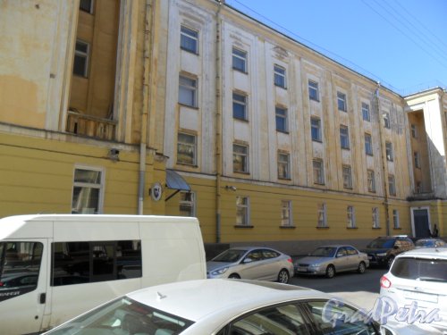 Улица Мясная, дом 11. Угол улиц Мясная и Псковской. Вид дома с улицы Мясной. Фото 8 мая 2013 г.