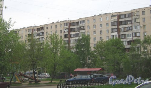 Будапештская ул., дом 106, корпус 2. Общий вид со стороны дома 108, корпус 2. Фото 17 мая 2013 г.