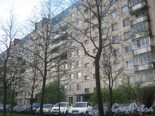 Ул. Коммуны, дом 44, корпус 1. Левая часть фасада. Фото 17 мая 2013 г.