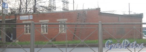 Ул. Коммуны, дом 15. Общий вид здания. Фото 17 мая 2013 г.