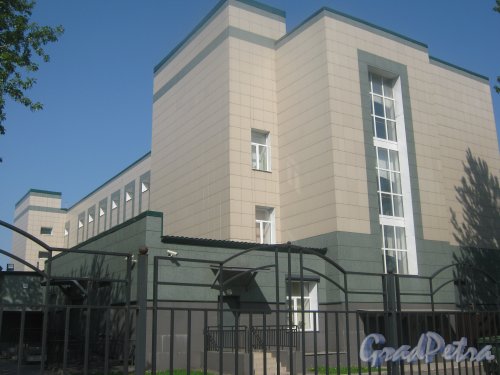 Турбинная ул., дом 50. Общий вид здания из парка (сада) Кирьяново. Фото 18 мая 2013 г. 