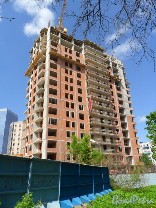 Краснопутиловская улица, дом 113, корпус 1. Построено 16 этажей из 25. Продажа квартир 963-39-13. Фото 28 мая 2013 г.