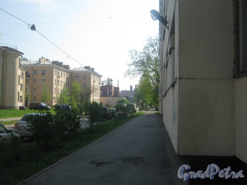 Турбинная ул., дом 35, корпус 2. Общий вид в сторону ул. Белоусова. Фото 18 мая 2013 г.