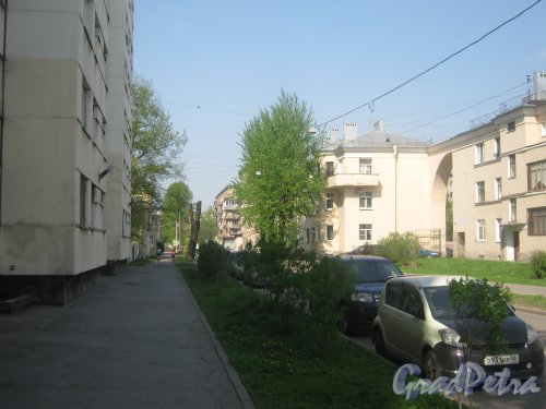 Турбинная ул., дом 35, корпус 2. Общий вид в сторону ул. Трефолева. Фото 18 мая 2013 г.