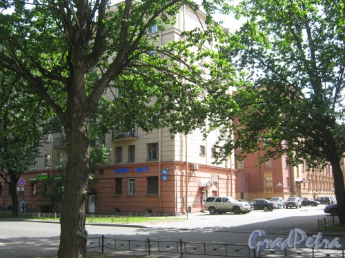 Кузнецовская ул., дом 23. Вид со стороны дома 30. Фото 1 июня 2013 г.
