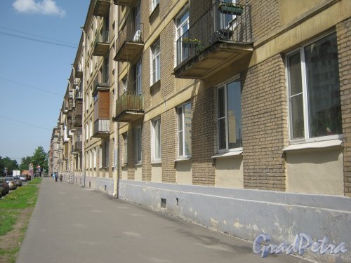 Варшавская ул., дом 26. Общий вид фасада здания. Фото 1 июня 2013 г.
