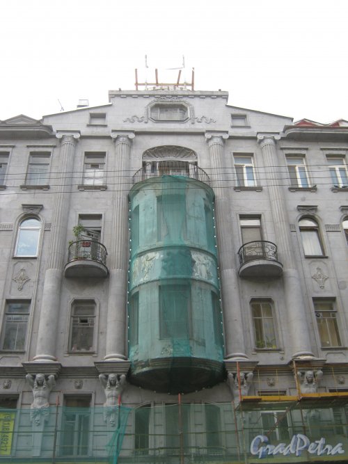 12-я Красноармейская ул., дом 3. Фрагмент ремонтируемого здания. Вид со стороны дома 6. Фото 30 мая 2013 г.