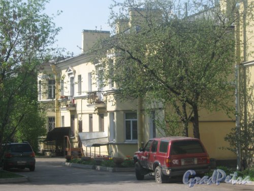 Ул. Белоусова, дом 10. Общий вид со стороны Турбинной ул. Фото 18 мая 2013 г.