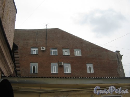 Ул. Черняховского, дом 59. Фрагмент здания. Фото с внутренней территории дома 63-65. Фото 10 июня 2013 г.