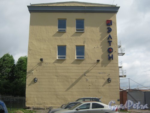 Ул. Черняховского, дом 60-62 литера А). Общий вид здания с ул. Черняховского. Фото 12 июня 2013 г.