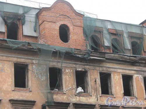 Ул. Черняховского, дом 56. Фрагмент фасада. Фото 10 июня 2013 г.