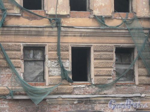 Ул. Черняховского, дом 56. Фрагмент фасада. Фото 10 июня 2013 г.