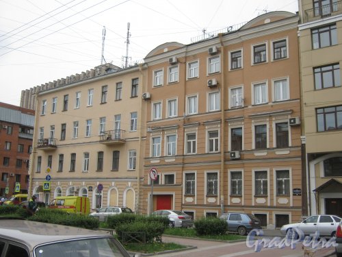 Ул. Черняховского, дом 44 (слева). Общий вид с ул. Черняховского. Фото 10 июня 2013 г.