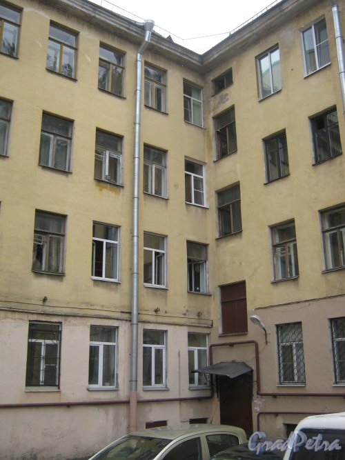 Ул. Черняховского, дом 26-28. Общий вид со стороны двора. Фото 14 июня 2013 г.