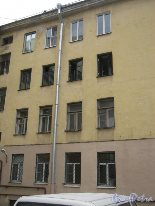 Ул. Черняховского, дом 26-28. Общий вид со стороны двора. Фото 14 июня 2013 г.