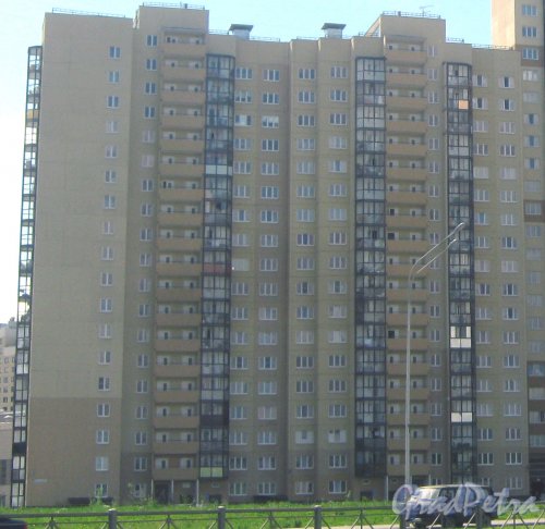 Ул. Маршала Казакова, дом 44, корпус 2, литера А. Общий вид здания с ул. Маршала Казакова. Фото 30 мая 2013 г.