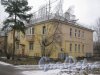 Красное Село (Горелово), ул. Заречная, дом 2. Общий вид со стороны фасада. Фото 4 января 2014 г.