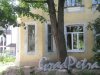 Лен. обл., Гатчинский р-н, г. Гатчина, ул. Чкалова, дом 36. Фрагмент фасада здания. Фото август 2013 г.
