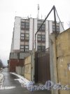 Красное Село (Горелово), ул. Заречная, дом 4а. Общий вид здания со стороны въезда на территорию. Фото 4 января 2014 г.