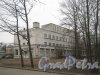 Город Пушкин, Железнодорожная ул., дом 16. Фрагмент фасада банного комплекса. Фото 1 марта 2014 г.
