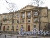 Г. Пушкин, Широкая ул., дом 24. Фрагмент здания. Вид со стороны дома 3. Фото 1 марта 2014 г.