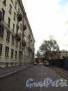 Перспектива Малой Зелениной улицы от набережной Адмирала Лазарева в сторону Корпусной улицы . Фото 30 апреля 2014 года.