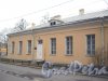 г. Петергоф, ул. Правленская, дом 12. Фрагмент здания со стороны Калининской ул. Фото 27 марта 2014 г.