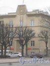 Г. Пушкин, ул. Широкая, дом 3. Фрагмент фасада здания со стороны Привокзальной пл. Фото 1 марта 2014 г.