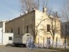 улица Одоевского, дом 17, литера А. Вид здания сжелезноводской улицы. Фото 30 апреля 2012 года.