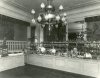 Большая Конюшенная улица, дом 27. Буфетная стойка в общем зале ресторана «Медведь». Фото начало 1900-х годов.